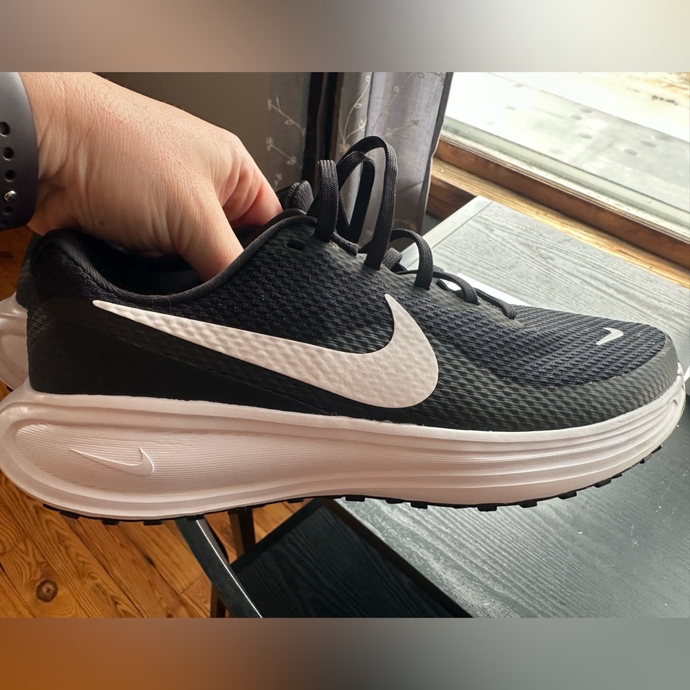 Nike Women’s Revolution 8 Running Shoe